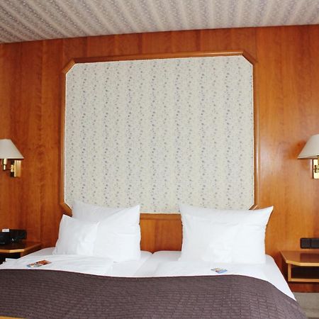 Landhotel Zum Boehm Рот Экстерьер фото